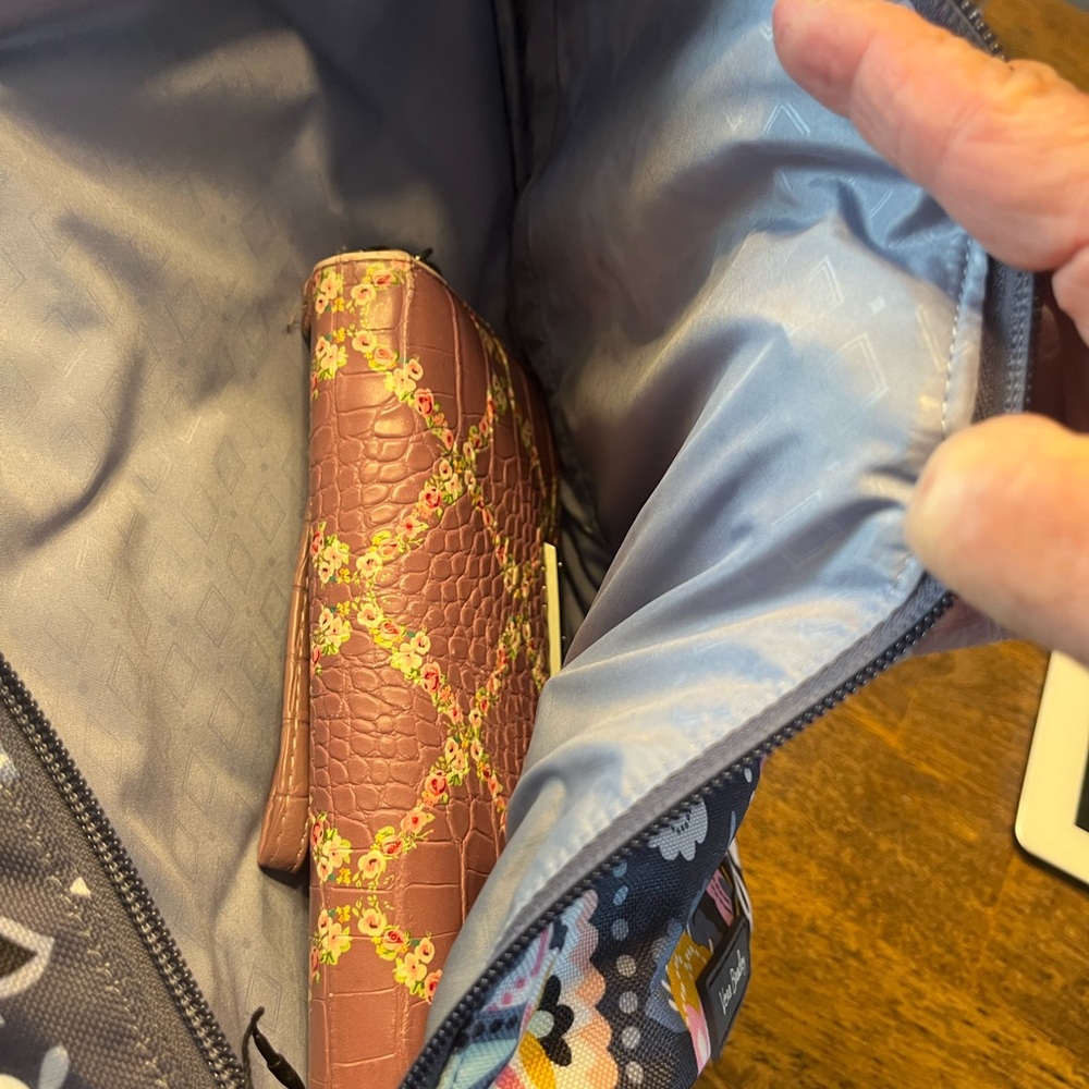🆕Vera Bradley Lighten Up‎ Sling, Charmont Meadow NWOT - Picture 8 of 8